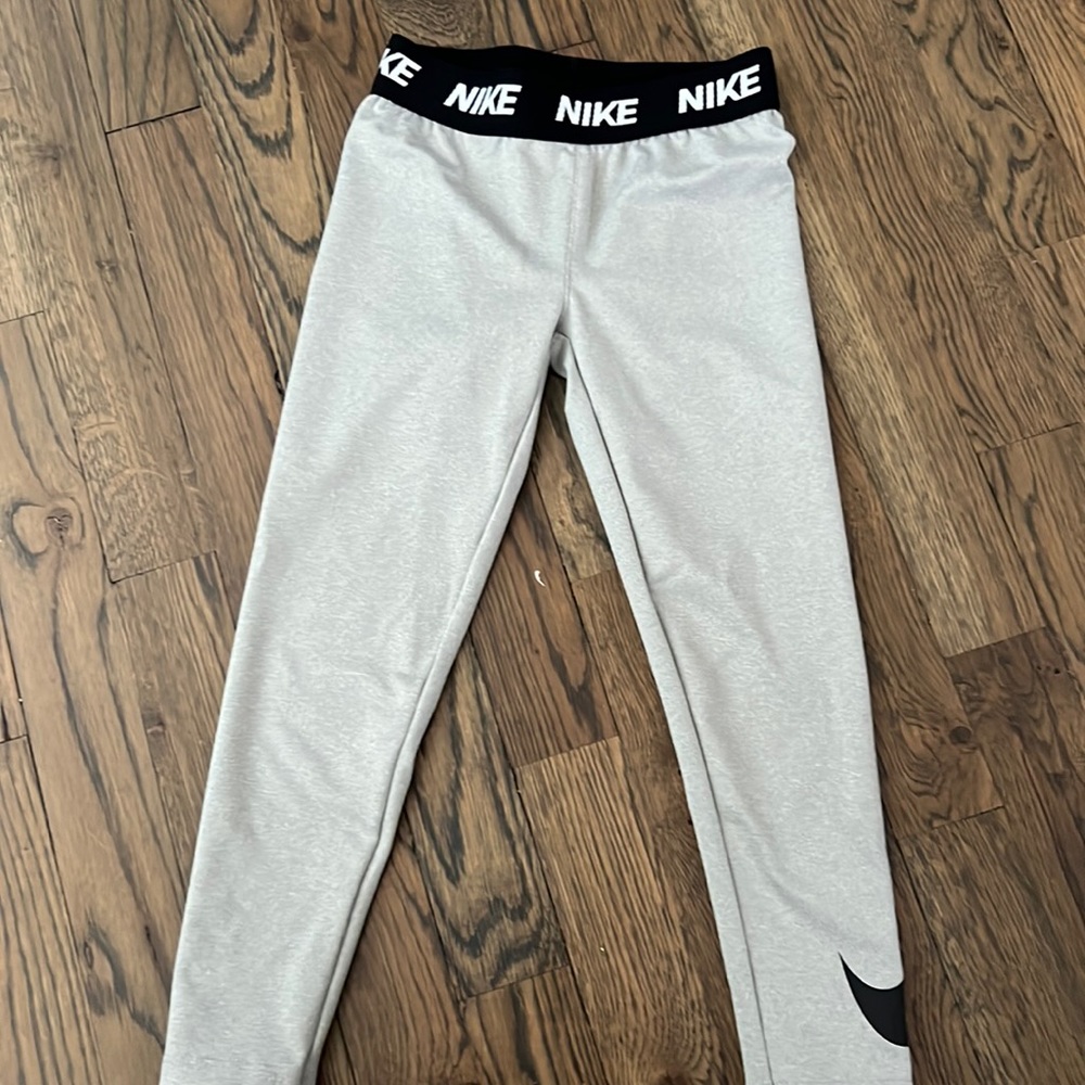 Girls Nike leggings